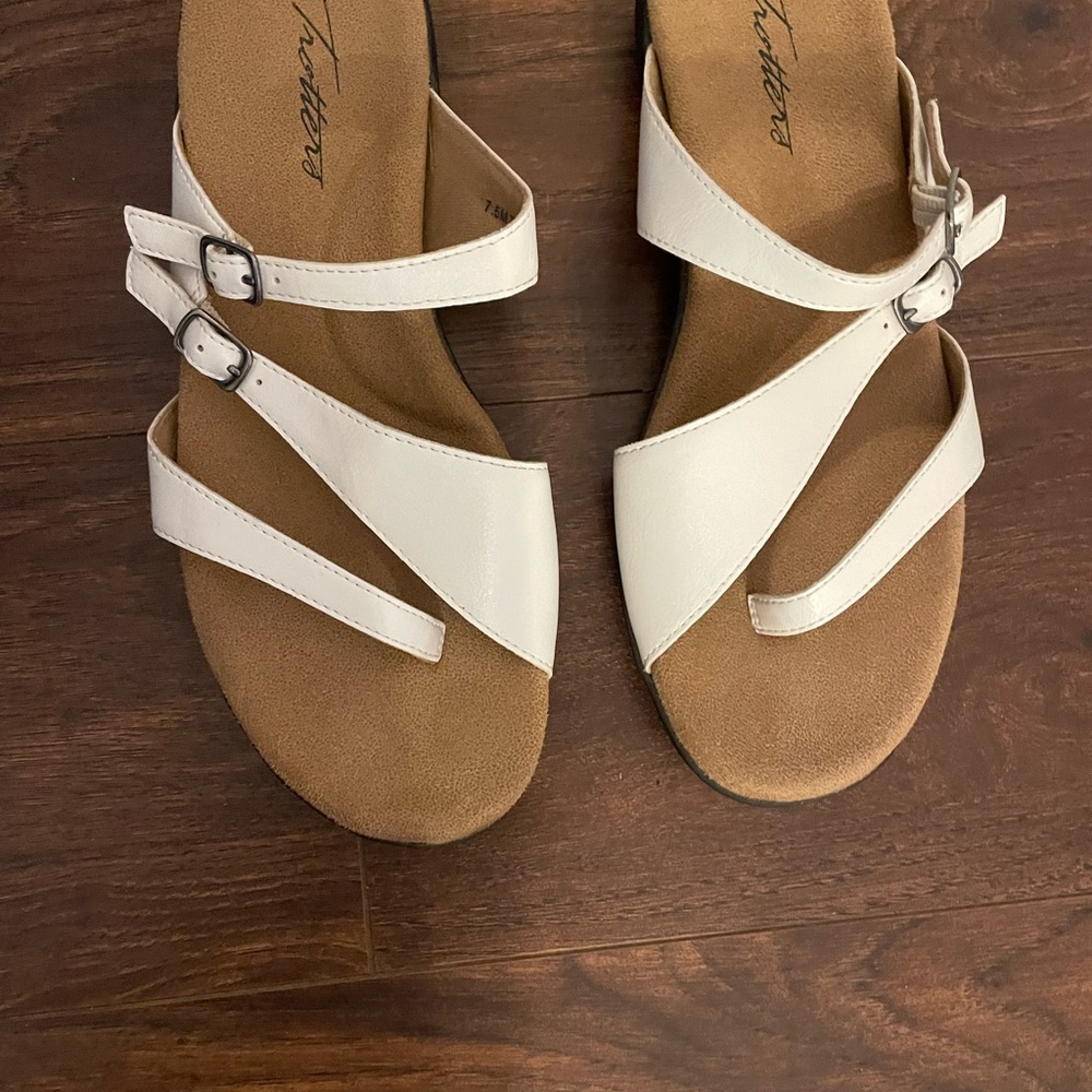 Trotters Elegant White Sandals